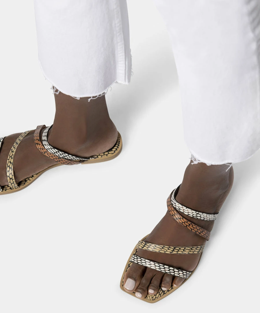 DOLCEVITA IZABEL WIDE SANDALS COGNAC MULTI COBRA SPOTTED STELLA
