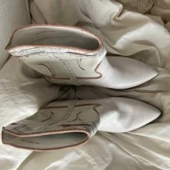 Recurate RESALE LORAL BOOTIES IVORY LEATHER Re:vita