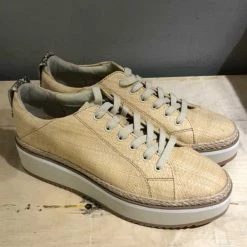 Recurate RESALE TELAH SNEAKERS IN LT BLUSH MESH - Re:vita