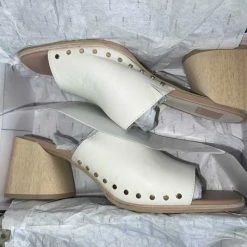 Recurate RESALE AMINO HEELS IN WHITE LEATHER - Re:vita