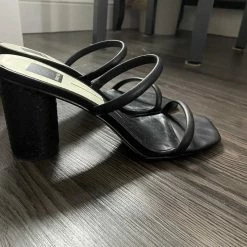 Recurate NOLES WIDE HEELS ONYX LEATHER - Re:vita RESALE