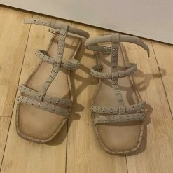 Recurate RESALE KOLE SANDALS IN DUNE - Re:vita